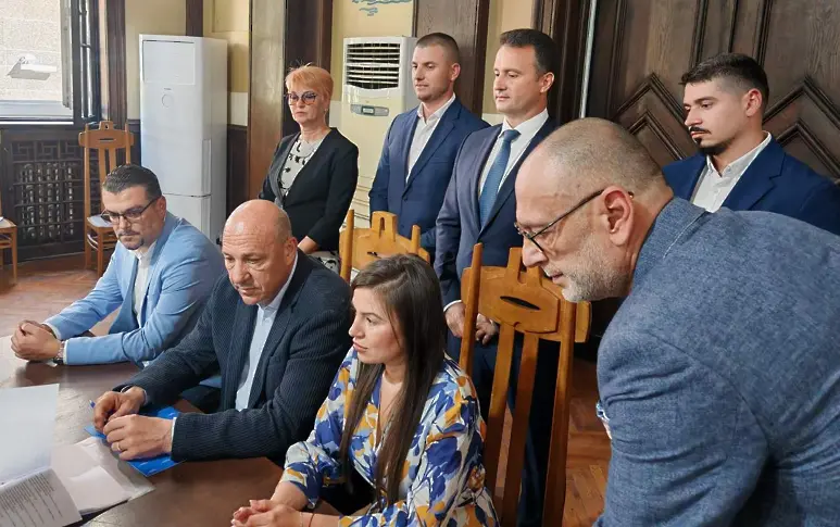 Коалиция ГЕРБ-СДС регистрира листата си в Бургас със силен гарант за стабилно правителство