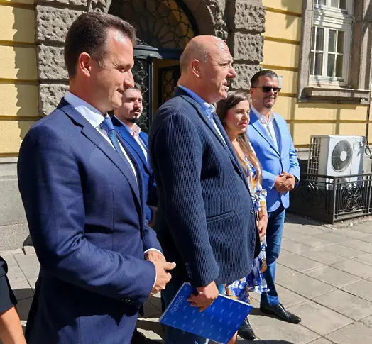 Коалиция ГЕРБ-СДС регистрира листата си в Бургас със силен гарант за стабилно правителство