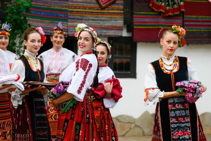 Възстановка на традиционна българска сватба показаха в Плевен