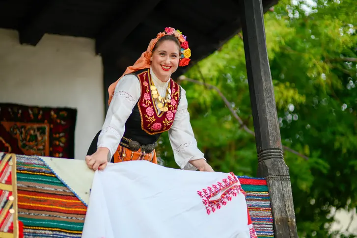 Възстановка на традиционна българска сватба показаха в Плевен