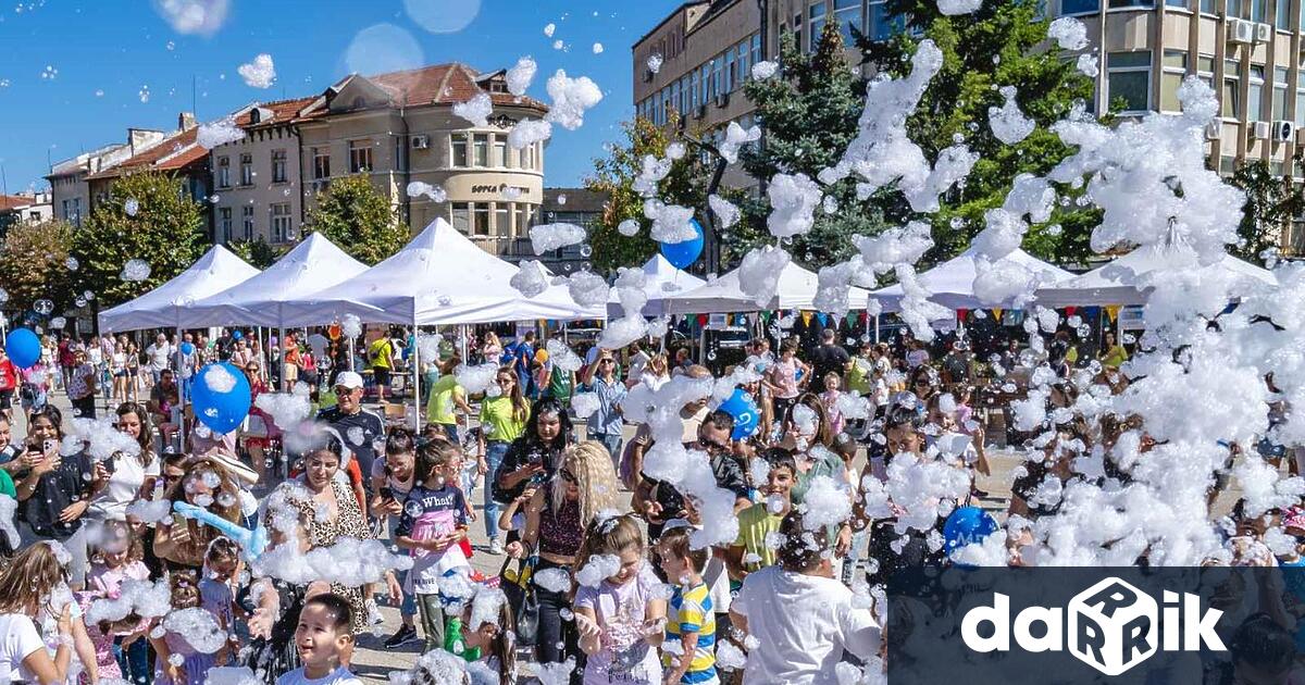 В рамките на два часа стотици малчугани от Враца се