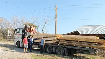 Дарение за пострадалите в пожарите край Свиленград