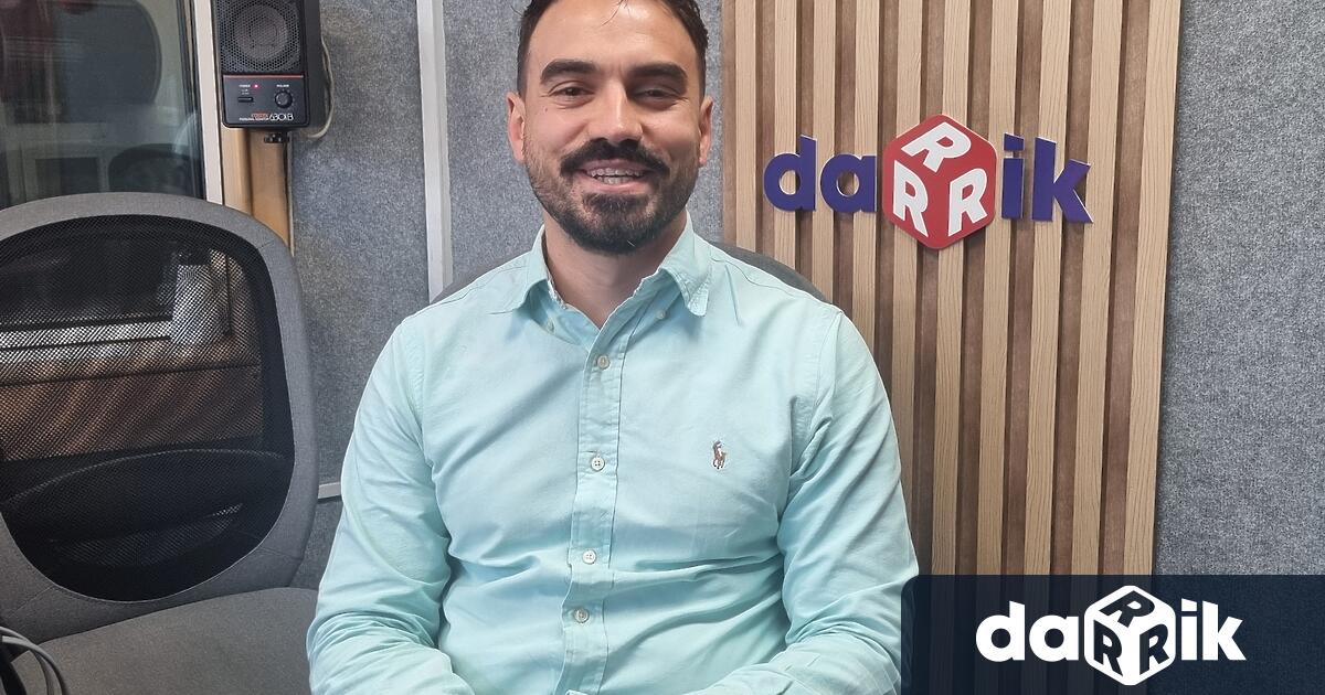 Траян e продуцент и инициатор на театралната компания целяща да