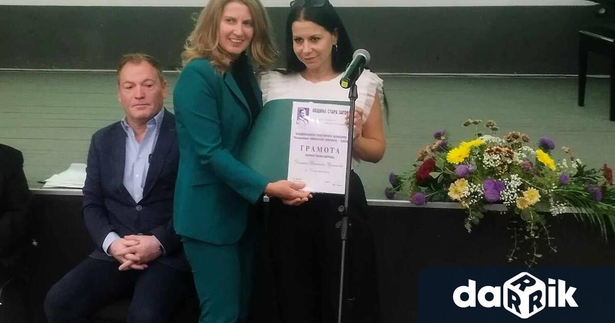 С първа награда от XI Национален конкурс за поезия Акад