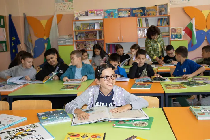 Училищен двор в Плевен става по-зелен с кътове за четене и отдих 