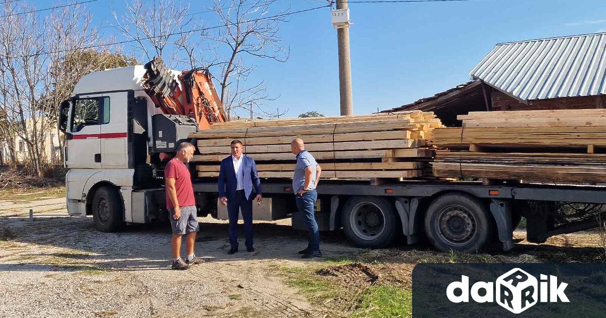 Югоизточно държавно предприятие Сливен достави дарение от дървен материал за