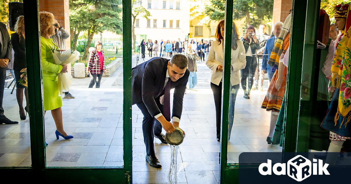 Новата академична година бе официално открита днес в корпуса на