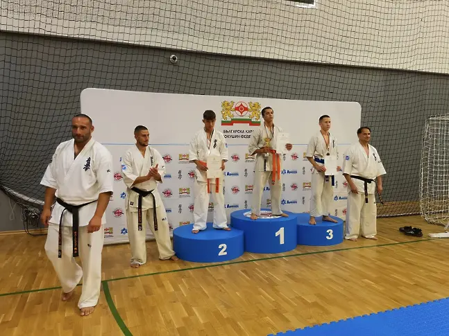 Злато и сребро за каратеките от град Левски на Националния турнир за Купа „Шумен“ 
