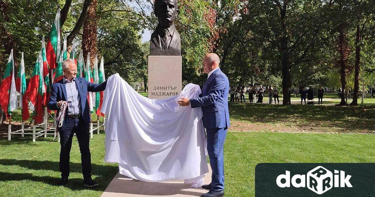 Бюст паметник на войводата Димитър Маджаров спасителят на тракийските бежанци