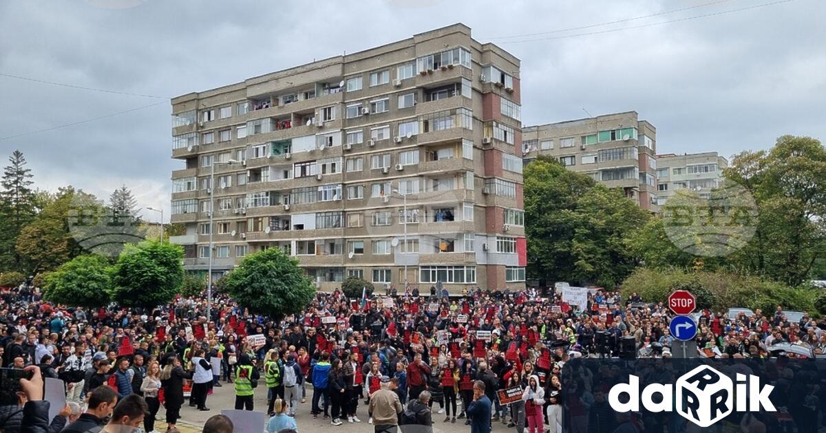 Хиляди граждани от цялата страна се събраха днес в Търговище