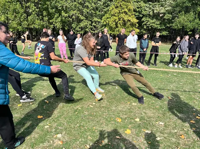 Деца и младежи премериха сили в щафетни игри на похода “Речка”