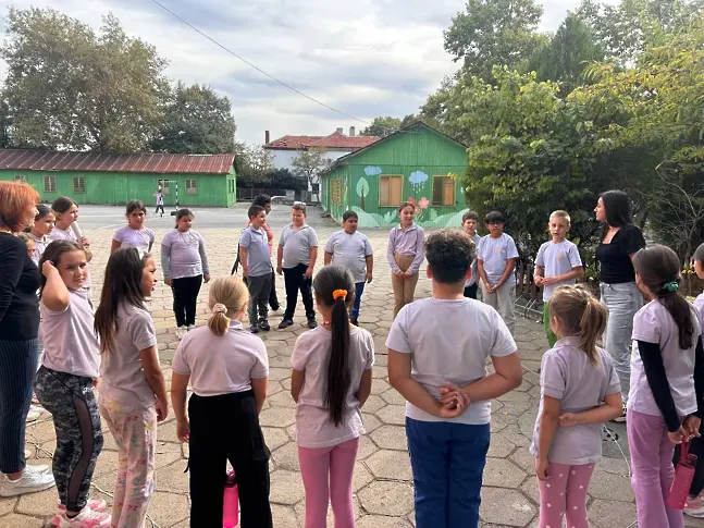 Над 70 деца от Сливен учиха и играха с горски педагози от ЮИДП