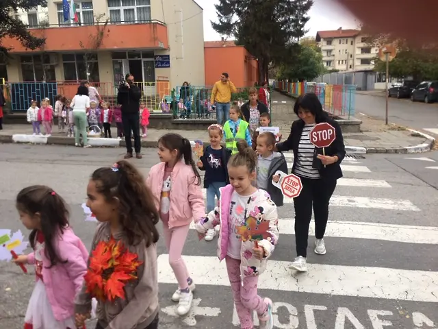 Обучителната програма се осъществява и с участието на пътни полицаи