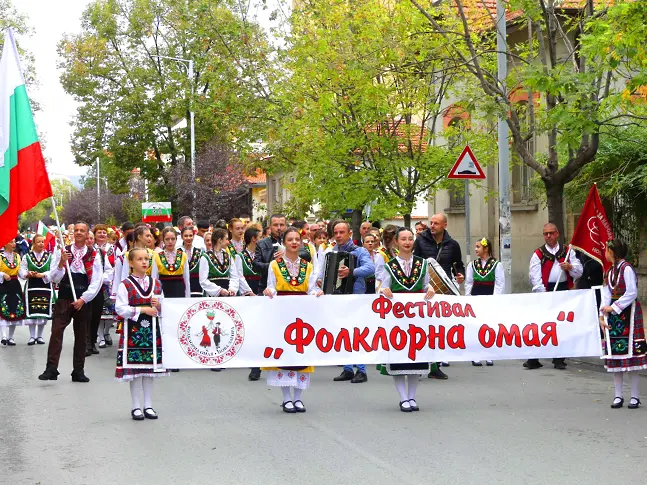 За втора поредна година се проведе фестивалът „Фолклорна омая“ в Нова Загора