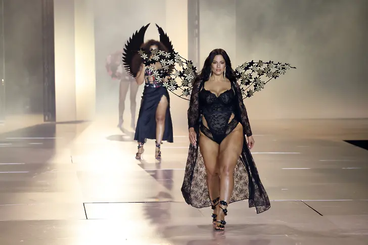  Ангелите на Victoria's Secret се завърнаха: Вижте акцентите от дълго чаканото фешън шоу (ВИДЕО) 