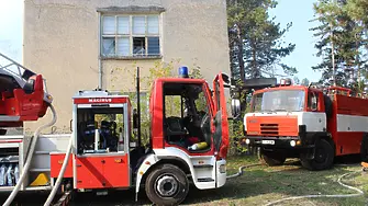 Голям пожар се разрази днес в сградата на бившето училище в Червена вода