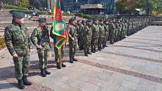 Командирът на Сухопътните войски и посланикът на Великобритания за празника на 101-ви Алпийски полк в Смолян