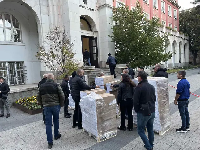 В Плевен пристигнаха всичките 225 000 бюлетини за изборите на 27 октомври