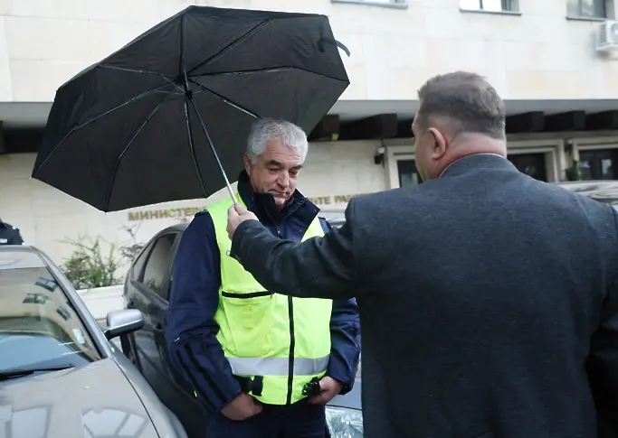 “МВР без Илков и Пеевски”: Протестиращи поискаха оставката на вътрешния министър