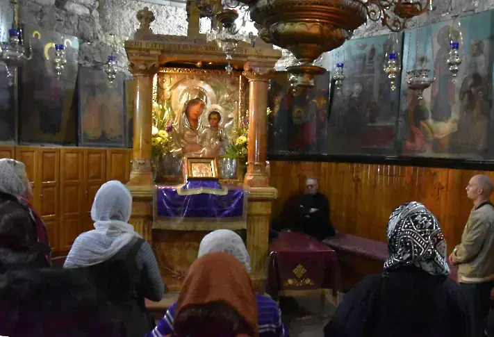 Църква почита днес иконата на Божията майка „Всех скорбящих радость“ и св. мъченик Арета