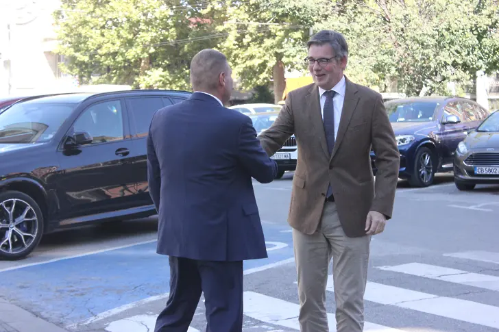 Посланикът на Нидерландия Н. Пр. Симон ван дер Бург с първо посещение в Плевен