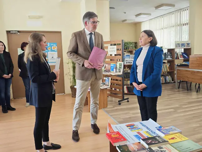 Посланикът на Нидерландия Н. Пр. Симон ван дер Бург с първо посещение в Плевен