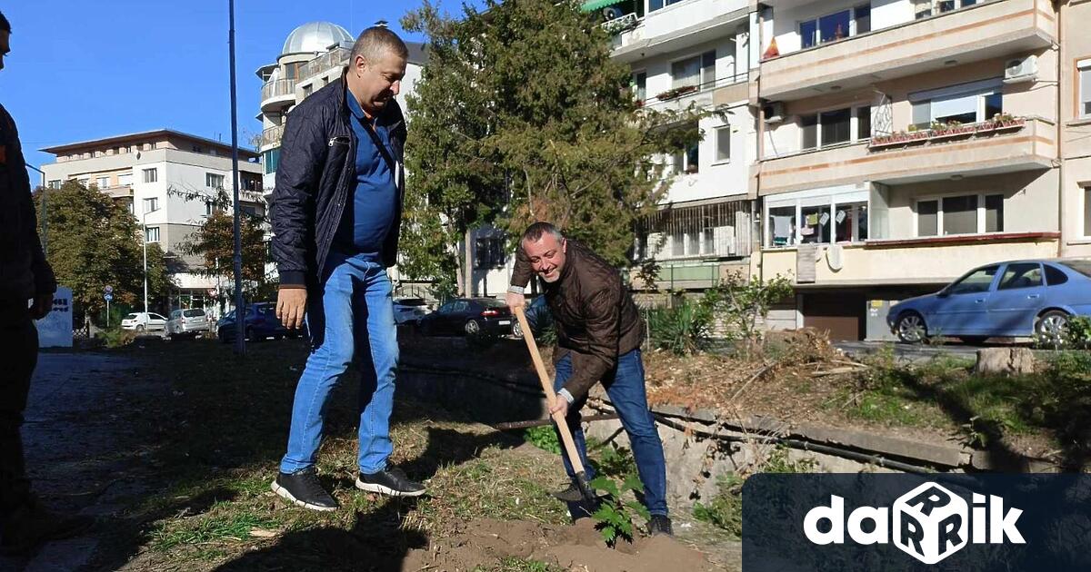 Заместник кметът на Община Плевен Калоян Къдрийски и началникът на