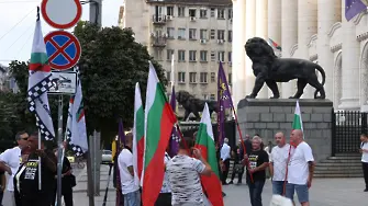 Таксиметрови шофьори излизат на протест в защита на свой колега