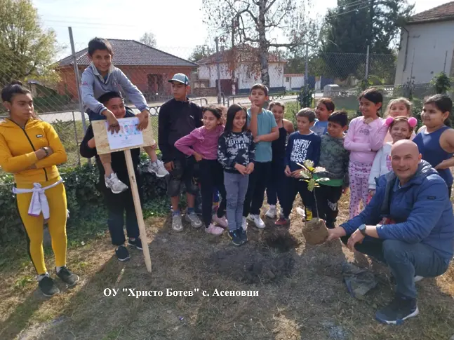 Дръвчета с послание срещу насилието над деца засадиха в община Левски