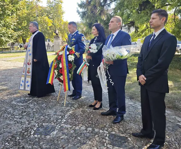 Румънски дипломати почетоха в Плевен Деня на румънската армия