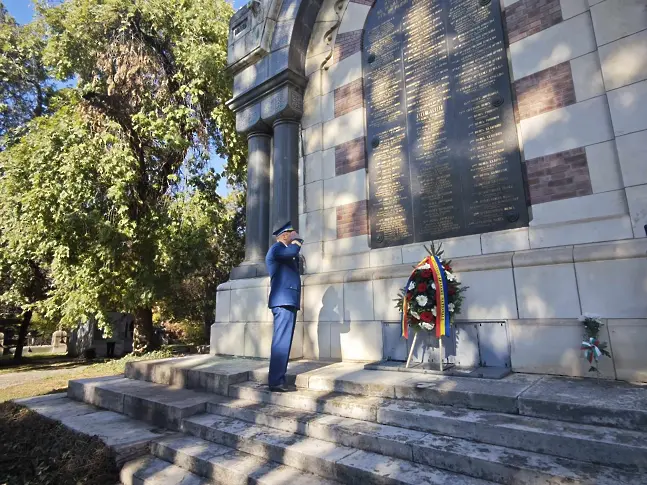 Румънски дипломати почетоха в Плевен Деня на румънската армия