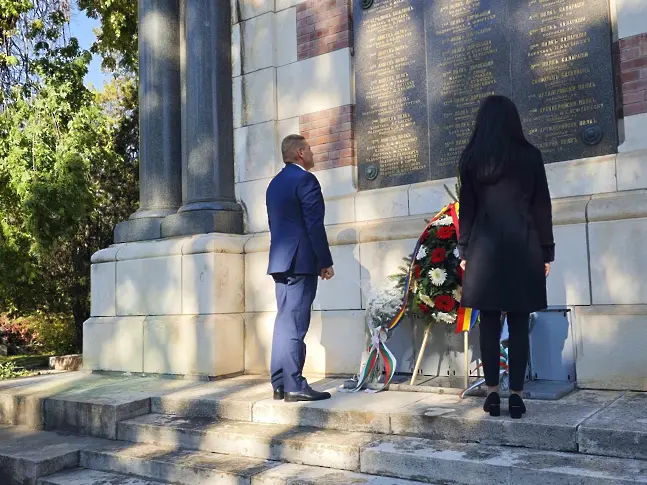 Румънски дипломати почетоха в Плевен Деня на румънската армия