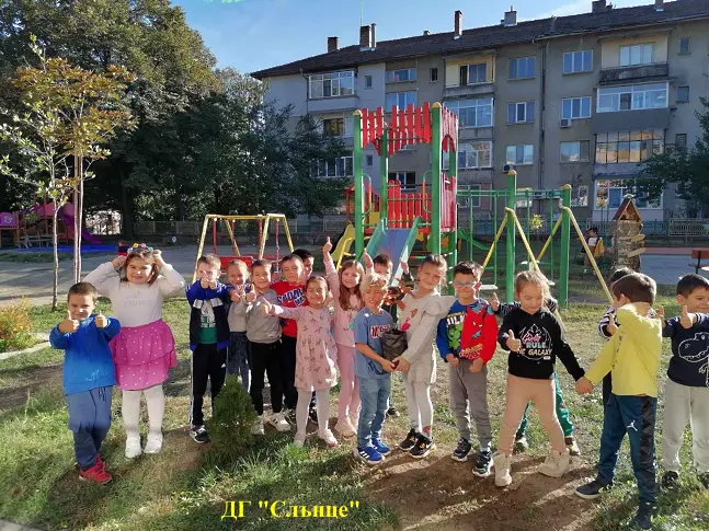 Дръвчета с послание срещу насилието над деца засадиха в община Левски