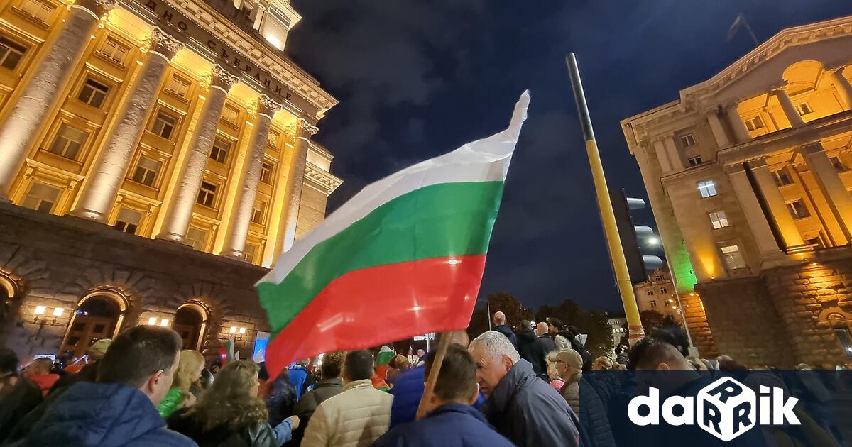 За трети пореден ден протестиращи в София излязоха в центъра