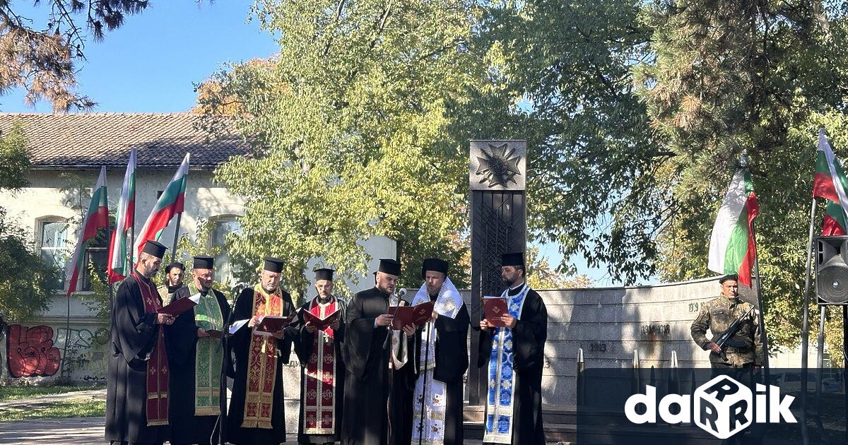 С военен ритуал и панихида пред Мемориала на загиналите във