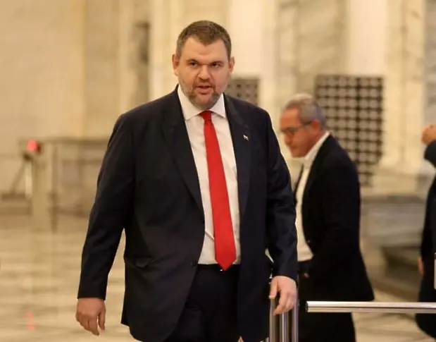  Пеевски прикани Елена Йончева да договаря за моряците в плен от “Галакси Лийдър ” 