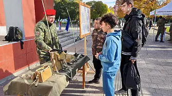 Фото изложба „Сухопътни войски са там, където има нужда от нас“ представи 5-то бригадно командване/СНИМКИ/