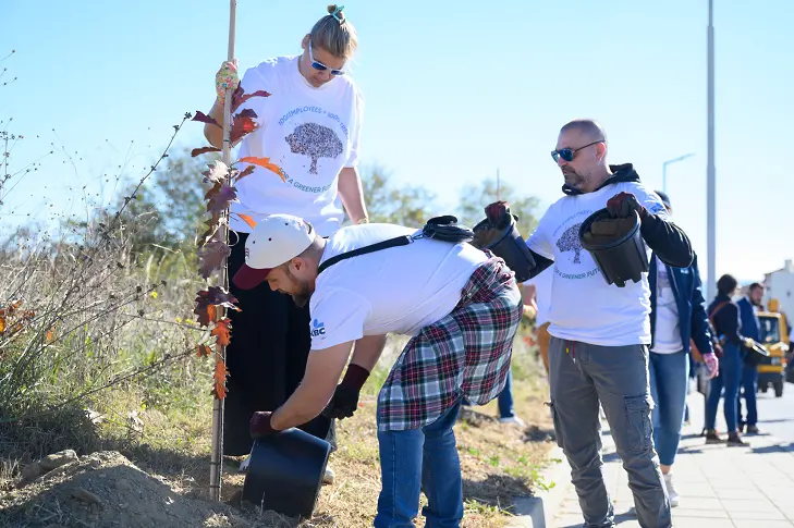  Служителите на КВС Global Services засаждат 1000 дървета за едно по-зелено бъдеще 