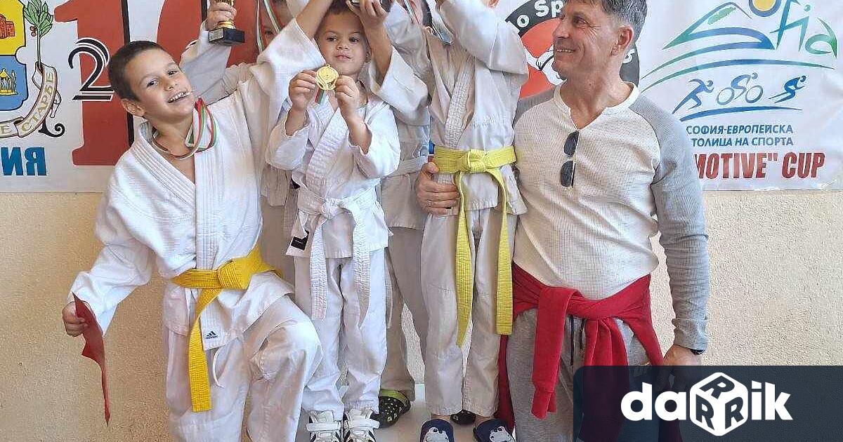 Най малките джудисти от 6 до 11 г на ЛОКОМОТИВ Русе