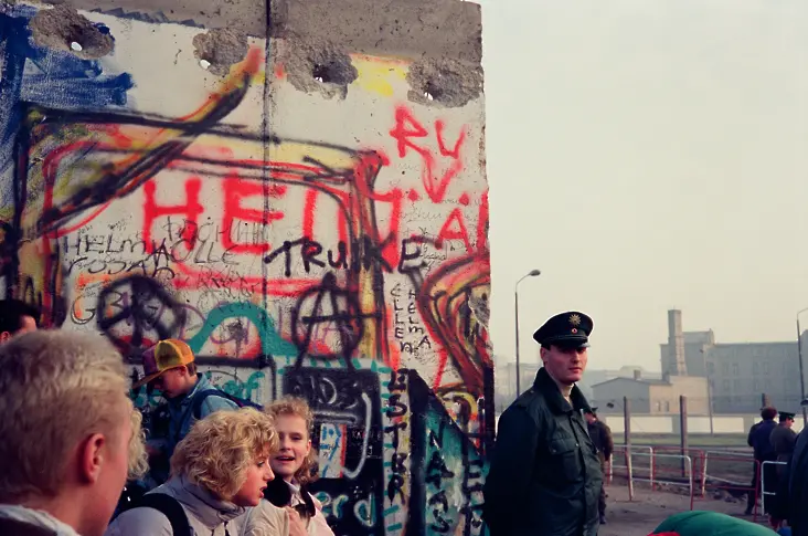  35 години от рухването на Берлинската стена: Краят на една ера в разделянето на Европа 