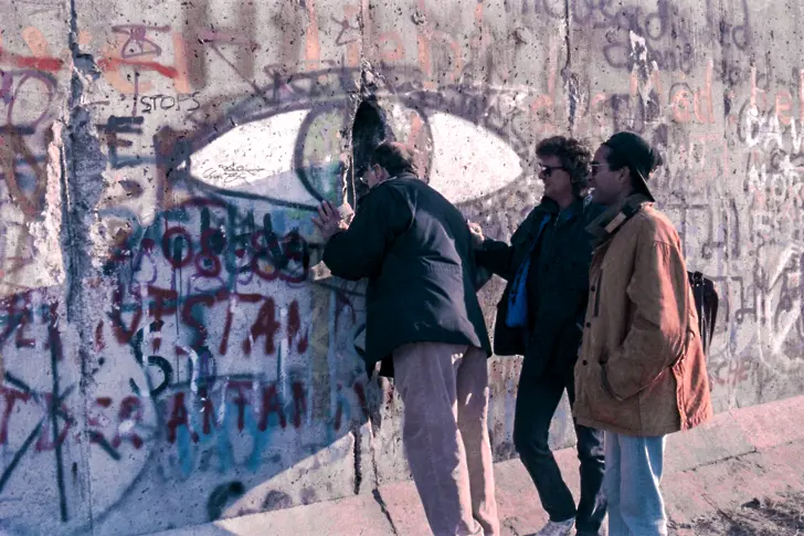  35 години от рухването на Берлинската стена: Краят на една ера в разделянето на Европа 