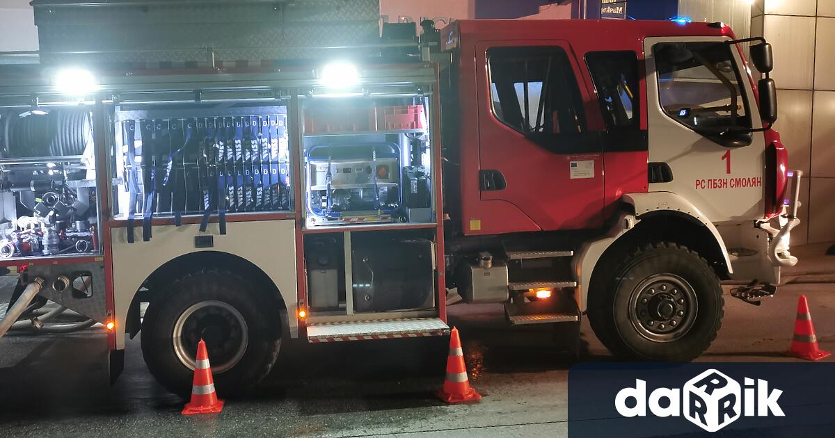 Три екипа на пожарната служба в Смолян са гасили пожар