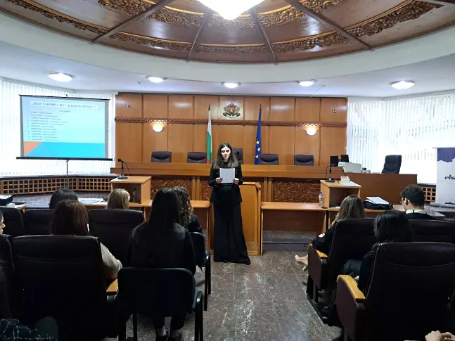  Възстановка на углавен развой против изнасилвач и палач показаха студенти в Деня на отворените порти в съда 