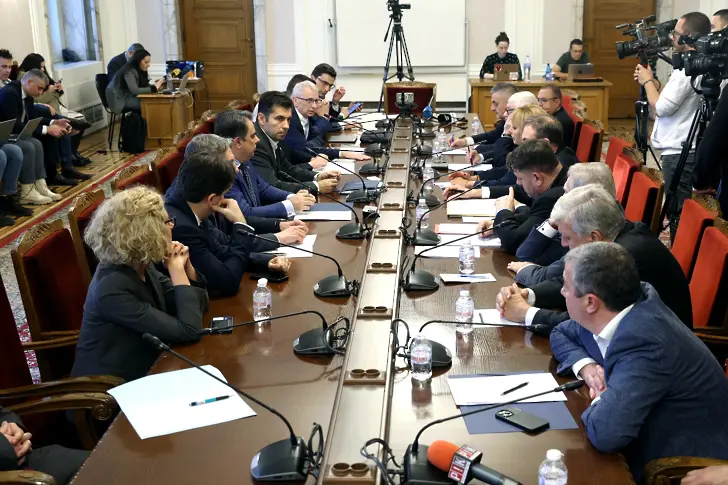  Депутатите вършат нов опит за избор на ръководител на Народно събрание 