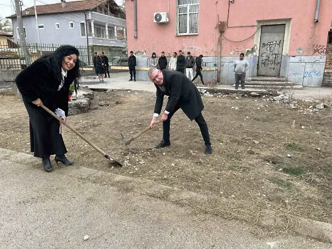 Дадоха старт на изграждането на нов физкултурен салон в СУ „Найден Геров“