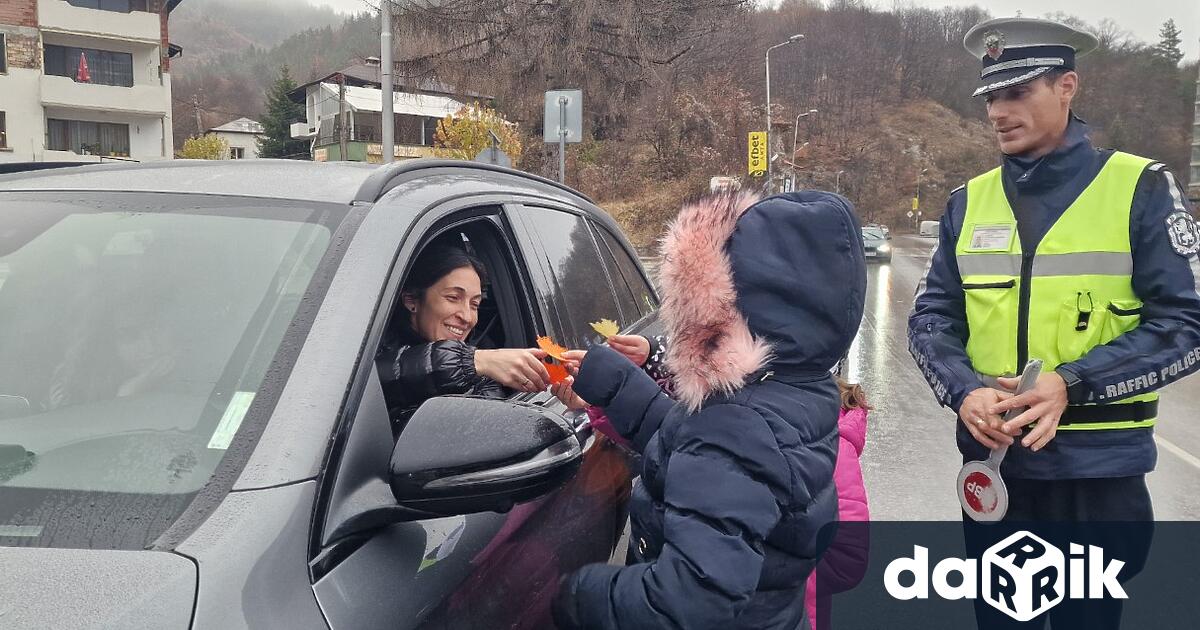 Днес на главен булевард в град Смолян пътни полицаи от