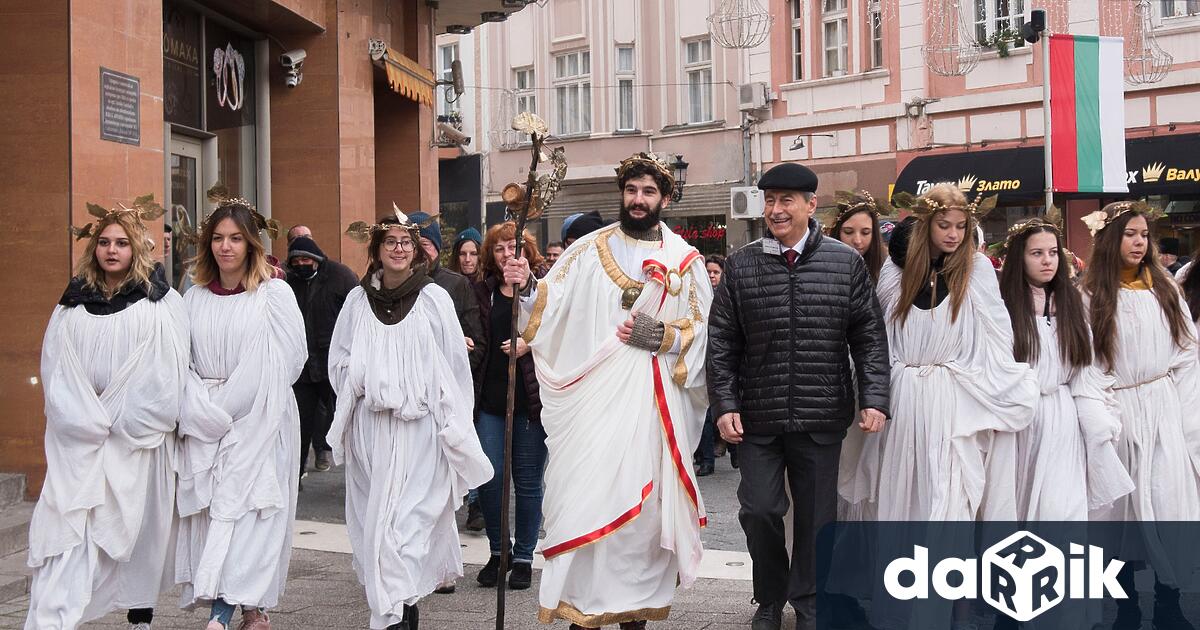 По калдъръмените улички на Стария град в Пловдив сред възрожденски