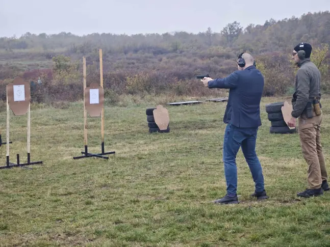  Пето бригадно командване с признателност към Община Плевен за рехабилитацията на пътя до образователния център в Николаево 