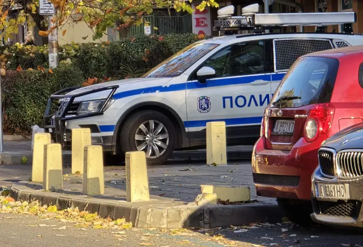  Спецакция в центъра на Бургас. Мъж намушка жена 