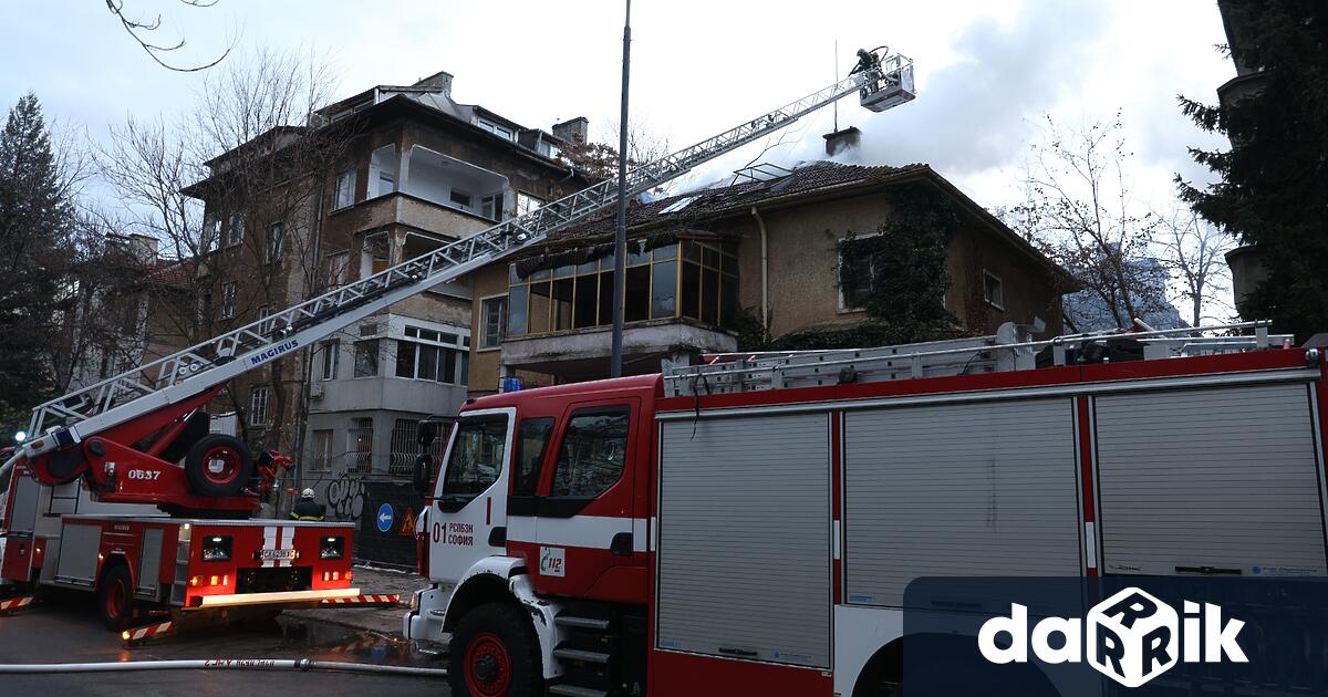 Пожар избухна в центъра на София в петък следобед Горя